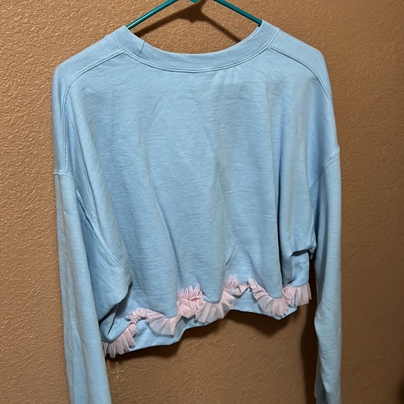 Lamb Cropped Crewneck - Picture 3 of 3